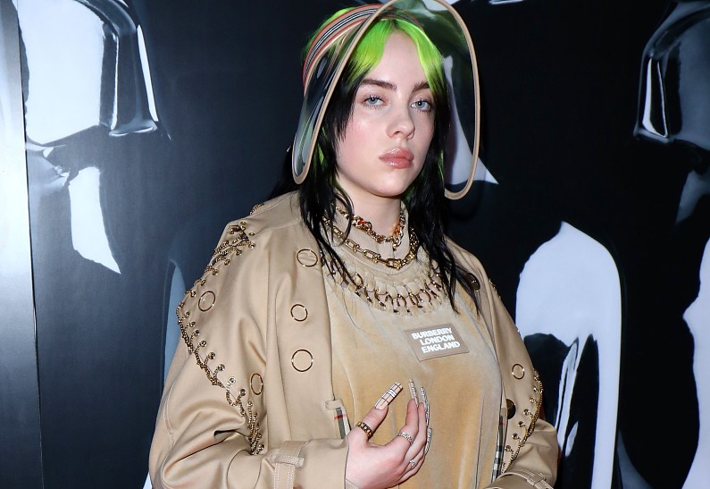 Билли Айлиш расплакалась на сцене: «Я чувствовала, что меня ненавидят»