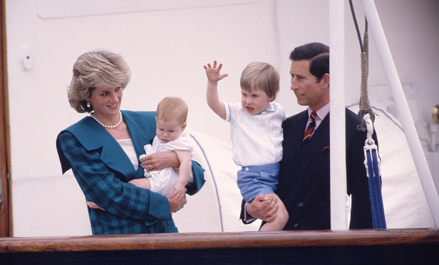 Принцесса Диана и принц Чарльз с сыновьями Гарри и Уильямом