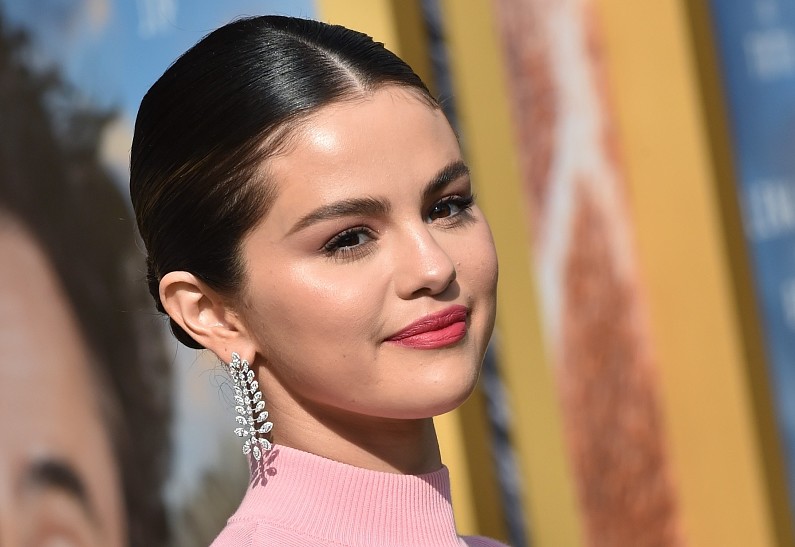 Селена Гомес составит конкуренцию Рианне. Но не в музыке!