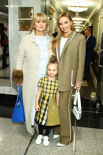 Татьяна Наукой с мамой и дочерью