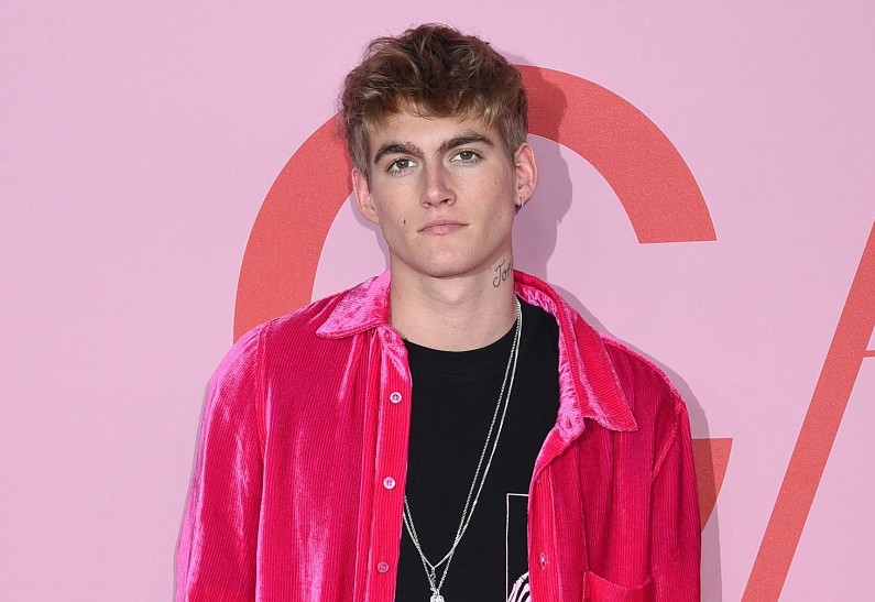 Сын Синди Кроуфорд набил вторую татуировку на лице. Фото!