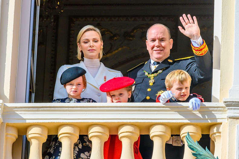 Принц Альбер с женой и детьми