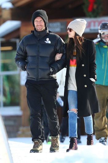 Крис Мартин и Дакота Джонсон