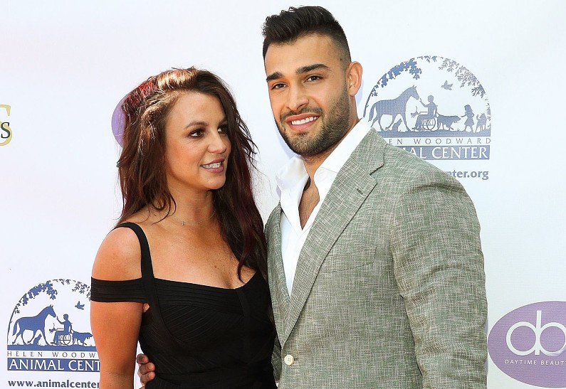 Бритни Спирс поздравила бойфренда с днем рождения горячими фотографиями