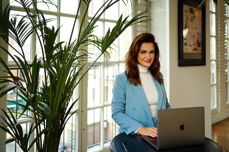 Инна Любимова