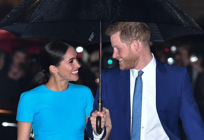 Светятся от счастья: Меган Маркл и принц Гарри впервые вышли в свет в Лондоне после «Мегзита»