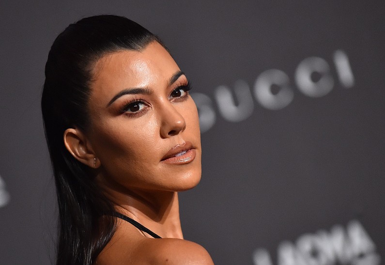 Кортни Кардашьян раскритиковали из-за прически сына. Как она отреагировала?