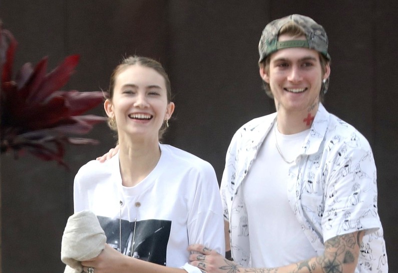 Пресли Гербер опубликовал страстный снимок с новой возлюбленной