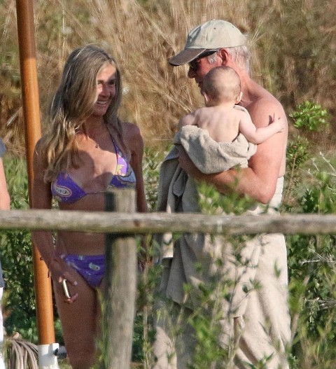 Алехандра Сильва и Ричард Гир с сыном