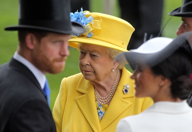 Королева Елизавета готова вновь принять «блудного сына» Гарри в семью