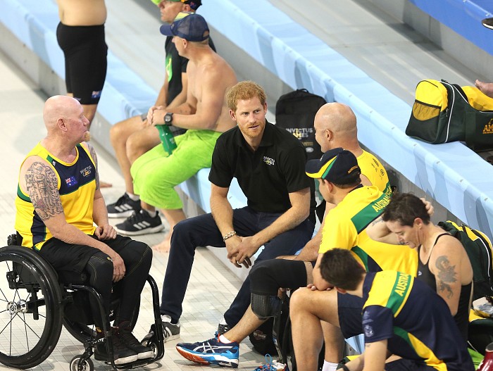 Принц Гарри с участниками Игр непобежденных