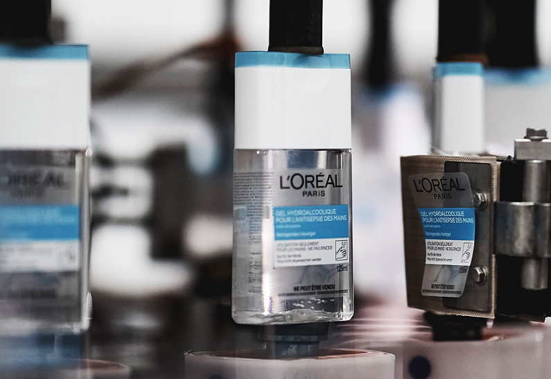LOréal Paris, Avon и Oriflame: кто и как продолжает всемирную борьбу с пандемией?