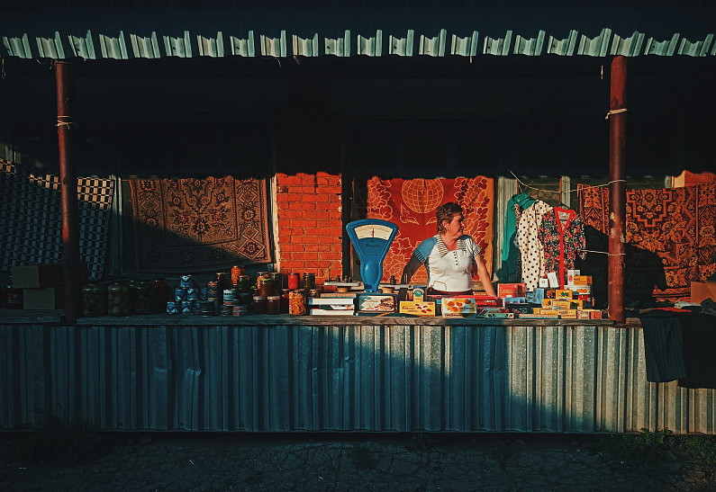 90-е forever: вспоминаем кассетные магнитолы, домашние телефоны, варенки, спортивки и другие приметы времени