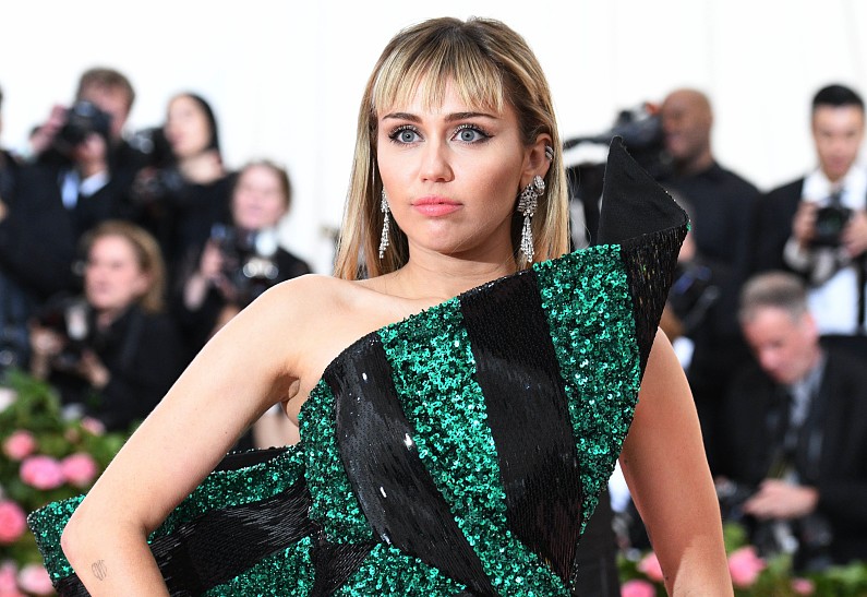 Майли Сайрус стала неузнаваемой с новой прической. Фото!