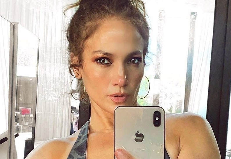 Новое горячее фото Дженнифер Лопес привело в ужас ее фанатов. И вот почему!