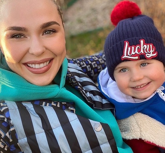 Пелагея с дочкой Таисией