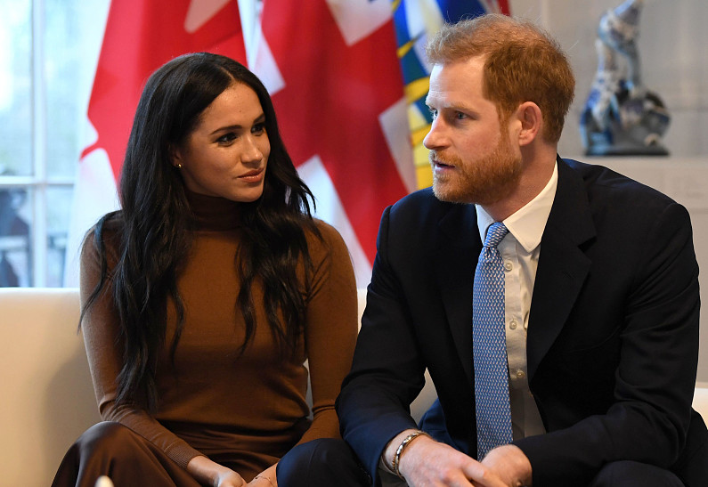 «Угроза очень даже реальна»: принц Гарри и Меган Маркл напуганы слежкой за их домом