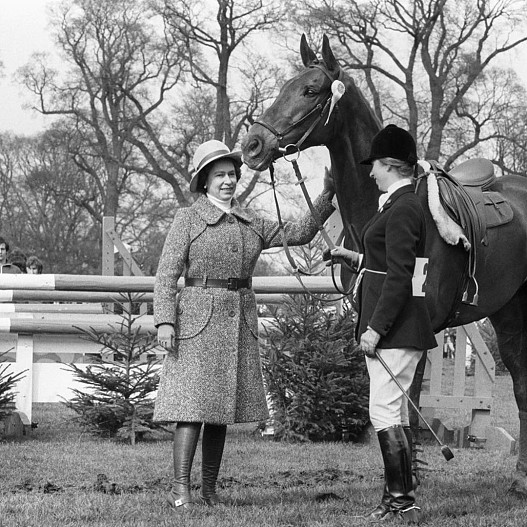 Королева Елизавета и принцесса Анна