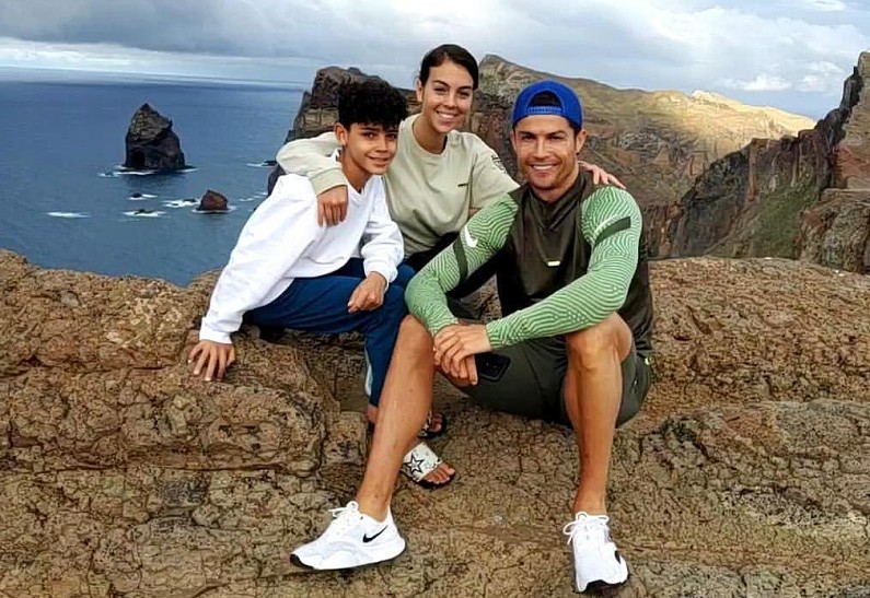 «С днем рождения, Щеночек!»: Криштиану Роналду поздравил сына с 10-летием