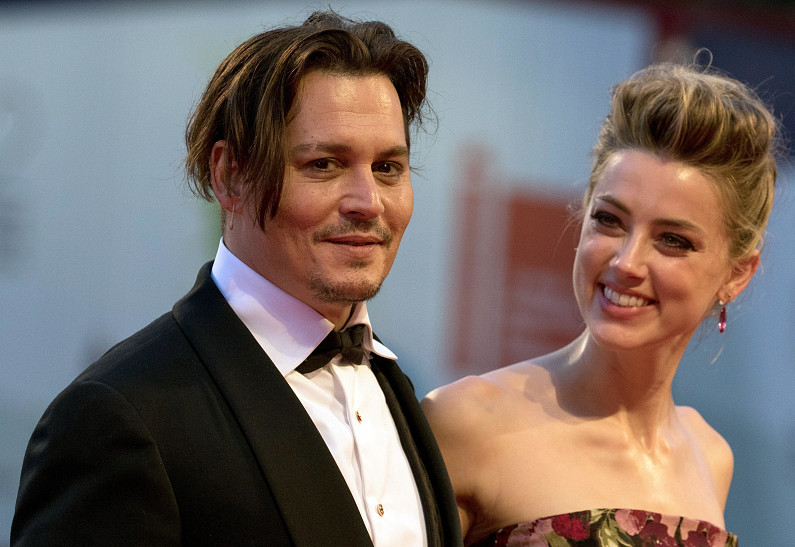 Неожиданно! Эмбер Херд изменяла Джонни Деппу с Илоном Маском и Карой Делевинь одновременно