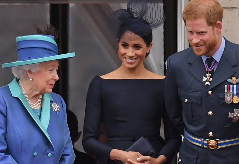Королева Елизавета, Меган Маркл и принц Гарри высказались в поддержку движения Black Lives Matter