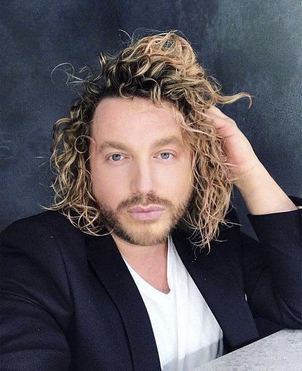 Леонид Романов, творческий партнер LOreal Professionnel, арт-директор ассоциации высокой парикмахерской моды Франции в России, основатель пространства красоты Leonid Romanov Hair (@leonid...