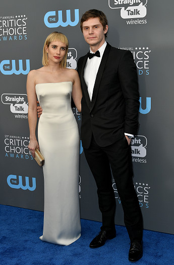 Эмма Робертс и Эван Питерс