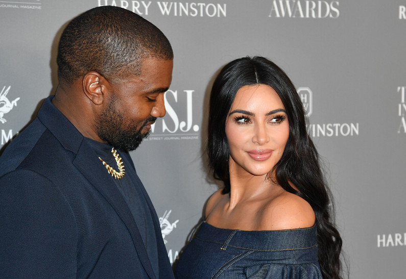 Ким Кардашьян и Канье Уэст избегают друг друга после шестой годовщины свадьбы