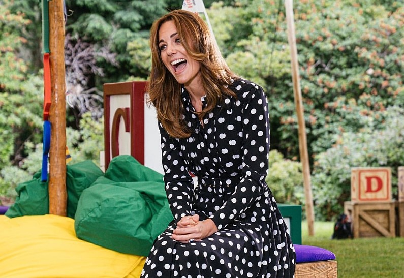 Кейт Миддлтон похвасталась новым цветом волос и платьем в винтажном стиле