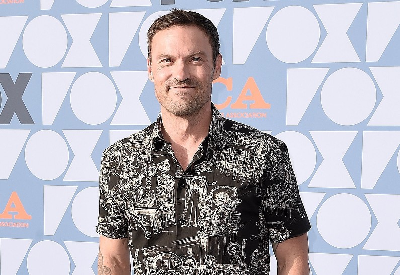 Брайан Остин Грин подтвердил роман с моделью Тиной Луиз