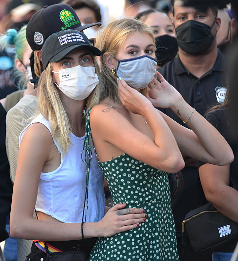 Кара Делевинь и Кайя Гербер