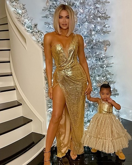 Хлое Кардашьян с дочерью Тру
