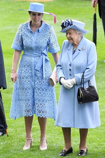Принцесса Беатрис и королева Елизавета