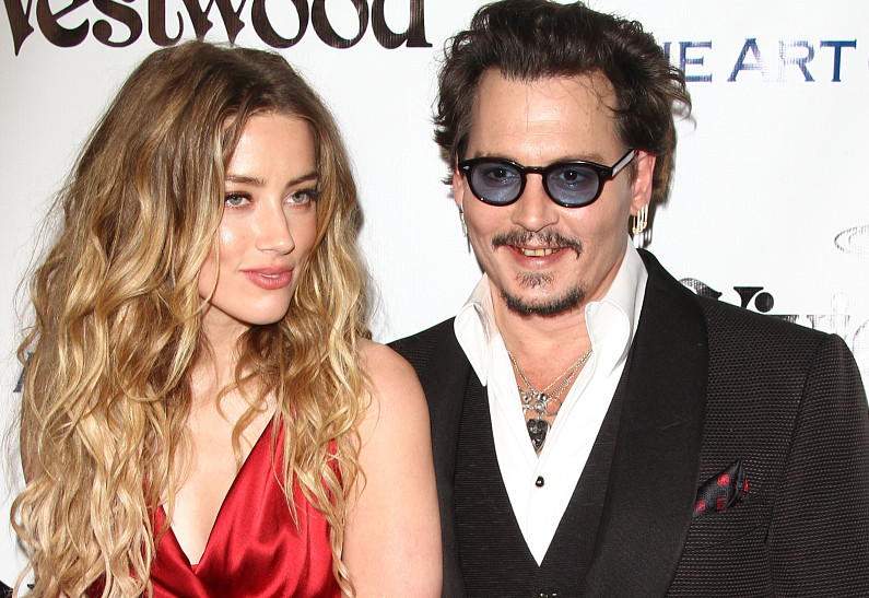 «Схватил за волосы и ударил по голове»: сестра Эмбер Херд рассказала об издевательствах со стороны Джонни Деппа