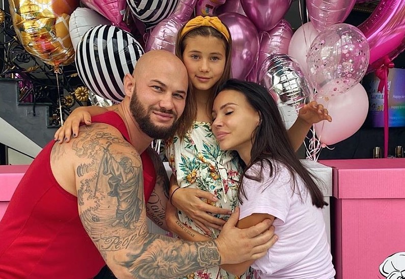 Семейная идиллия: Джиган и Оксана Самойлова отметили день рождения дочери Ариелы вместе