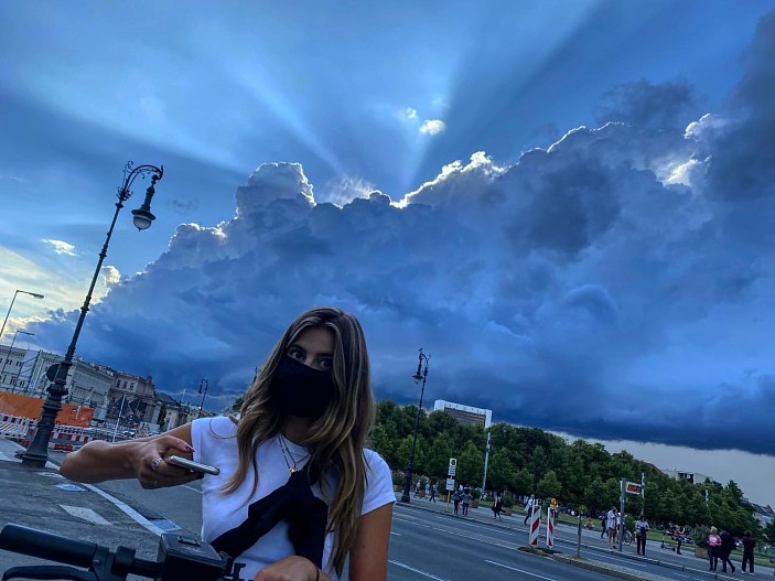 Надия Паркес