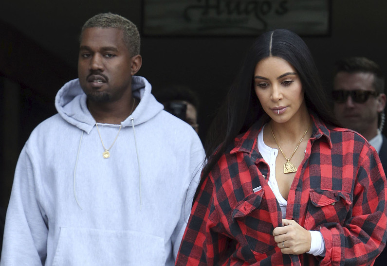 И снова слезы: Ким Кардашьян вернулась домой в одиночестве после эмоционального разговора с Канье Уэстом