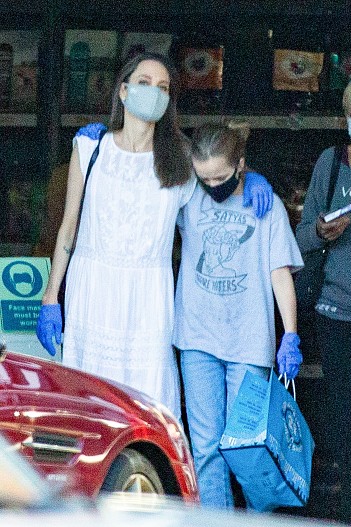 Анджелина Джоли с дочерью Вивьен