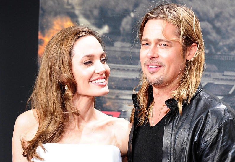 Любовные записки и поцелуи в трейлере: как начинались отношения Анджелины Джоли и Брэда Питта?