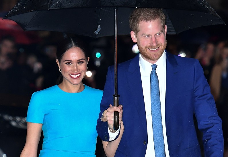 Еще дальше от королевской семьи: принц Гарри и Меган Маркл лишились важного британского проекта