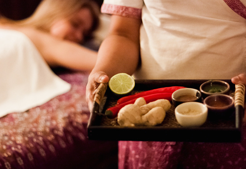 Как избавиться от отеков на теле с помощью массажа