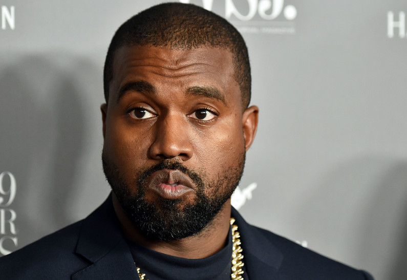 Семья Канье Уэста беспокоится за его психическое здоровье: он не понимает, что творит
