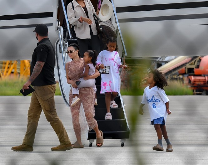 Ким Кардашьян с детьми