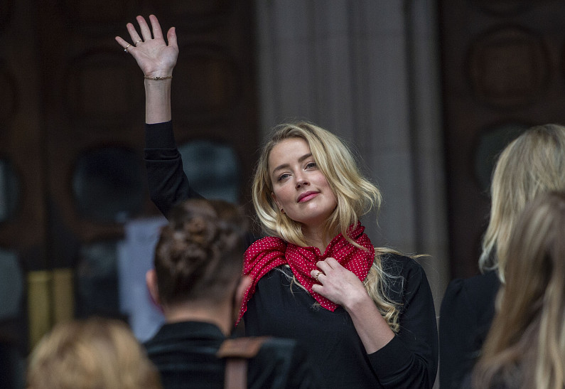 В сети возмущены поведением Эмбер Херд в Стамбуле. Что произошло?