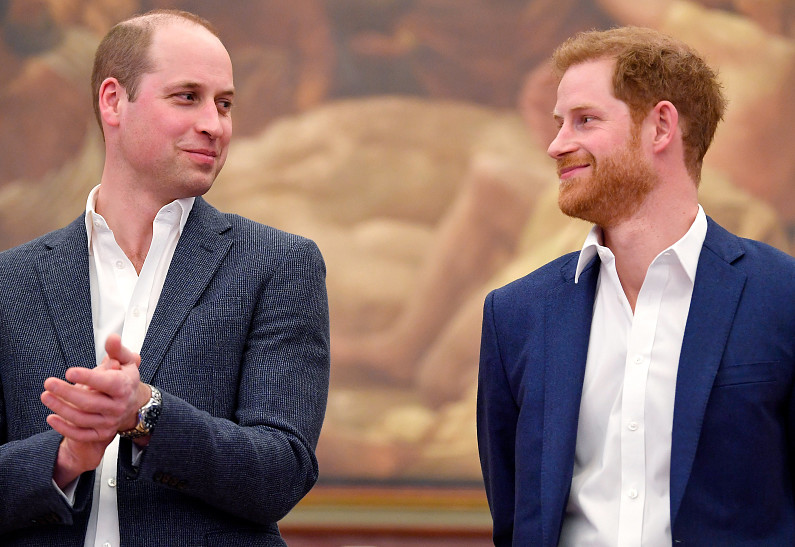 Принц Гарри и принц Уильям почти не разговаривают после «Мегзита». Новые подробности их вражды
