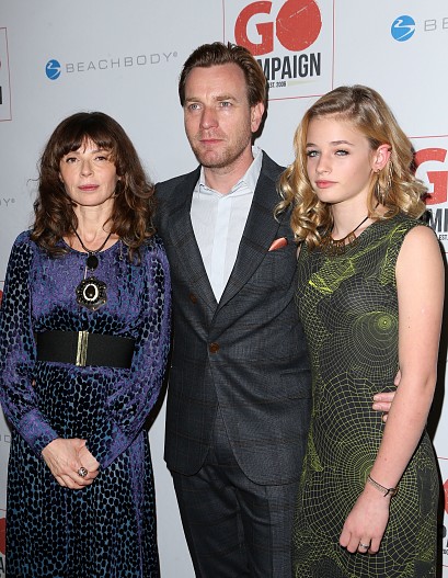 Ив Мавракис и Юэн Макгрегор c дочерью Кларой