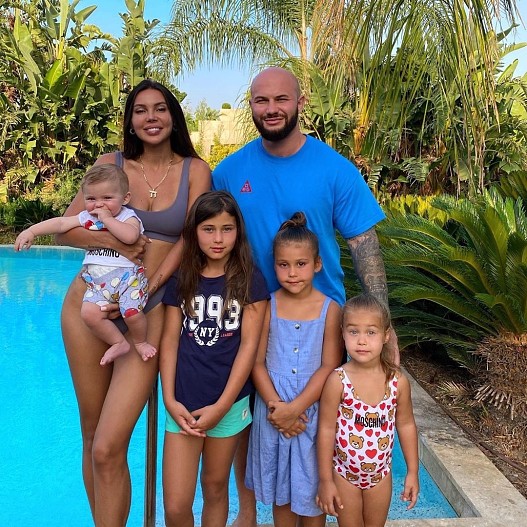 Оксана Самойлова и Джиган с детьми