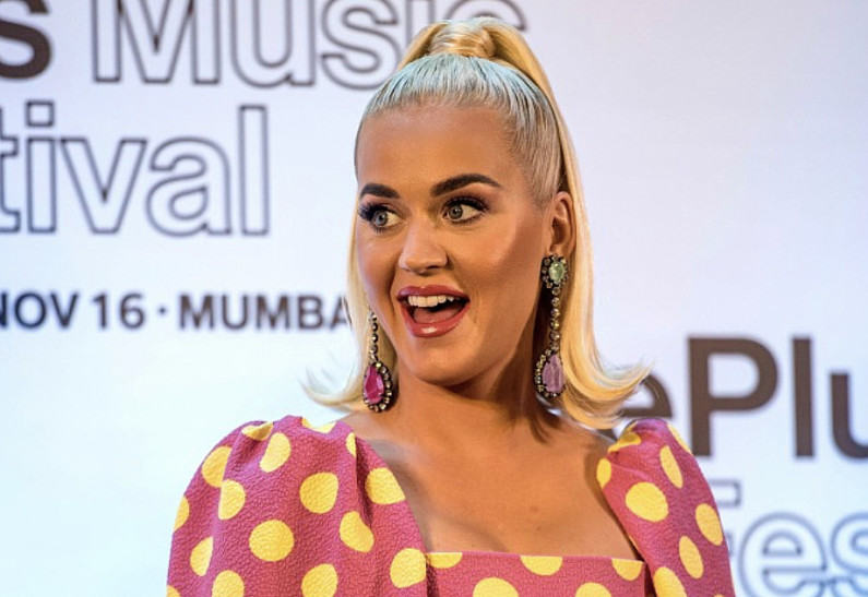 Беременная Кэти Перри намекнула на то, что ей пора рожать