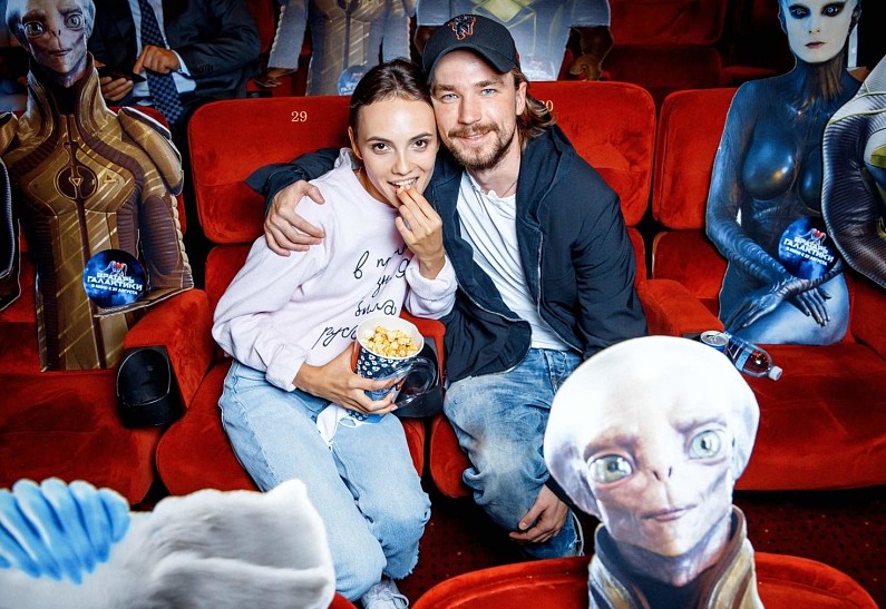 Александр Петров и Стася Милославская и другие гости премьеры фильма «Вратарь галактики»