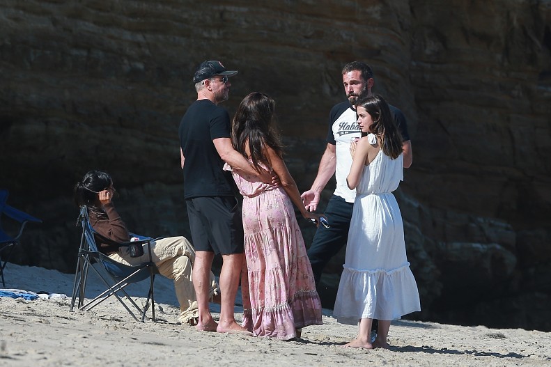 Мэтт Дэймон и Люсьяна Бороззо, Бен Аффлек и Ана де Армас